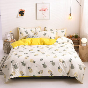 Parure de lit imprimé ananas, bonne qualité sur un lit dans une maison