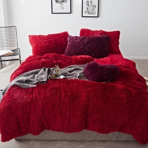 Parure de lit effet fourrure rose, bonne qualité et à la mode, très confortable dans une maison