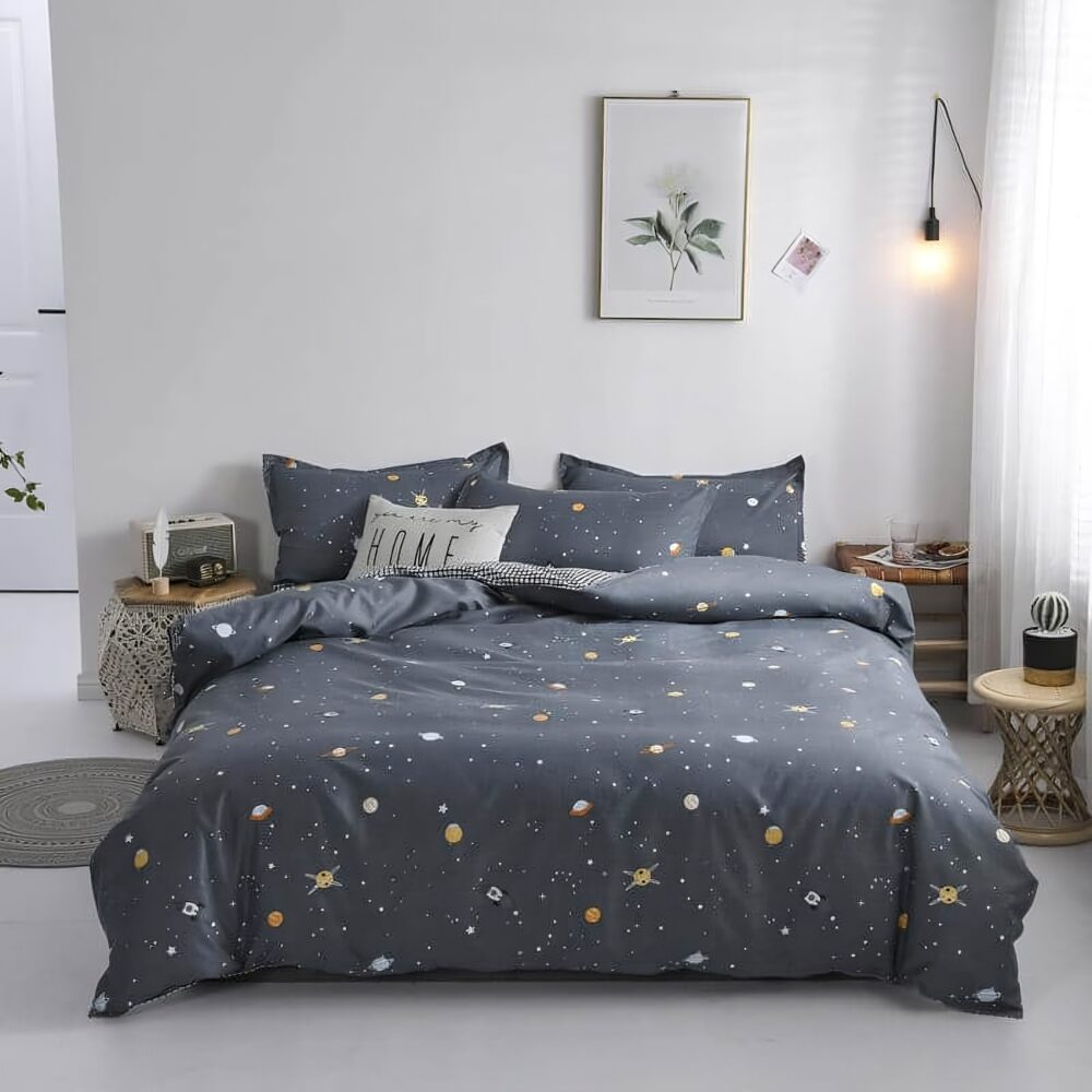 Parure de lit cosmique, bonne qualité et à la mode. Très confortable dans une maison