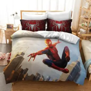 Parure de lit Spiderman en vol, bonne qualité et très confortable sur un lit dans une maison