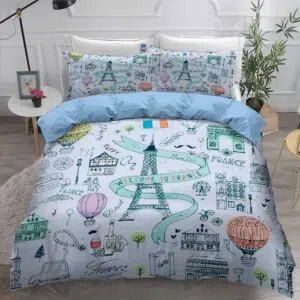 Parure de lit Paris Eiffel multicolore, bonne qualité et très confortable sur un lit dans une maison