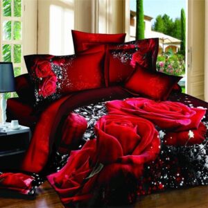 Parure de lit noir et roses rouges, bonne qualité et à la mode sur un lit dans une maison