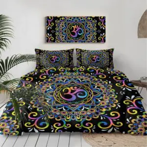 Parure de lit mandala Aum. Bonne qualité, confortable et à la mode sur un lit dans une maison