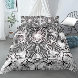 Parure de lit mandala hypnotique. Bonne qualité, confortable et à la mode sur un lit dans une maison