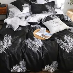 Parure de lit tropical noir et blanc, bonne qualité et très à la mode sur un lit dans une maison.