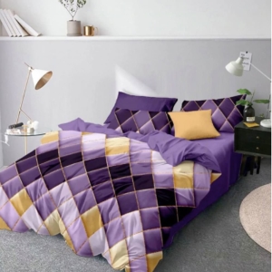 Parure de lit violette à carreaux. Bonne qualité, confortable sur un lit dans une maison