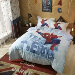 Parure lit super héros Spiderman. Bonne qualité, confortable et à la mode sur un lit dans une maison
