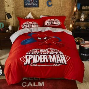 Parure lit Spiderman Ultimate, bonne qualité et très tendance sur un lit dans une chambre.