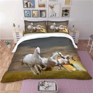 Parure de lit coucher de soleil motif chevaux. Bonne qualité, confortable et à la mode sur un lit dans une maison