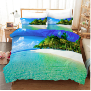 Parure de lit plage bleue. Bonne qualité, confortable et à la mode sur un lit dans une maison