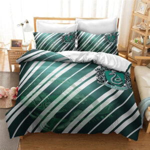 Parure de lit à rayure vert Slytherin. Bonne qualité, confortable et à la mode sur un lit dans une maison