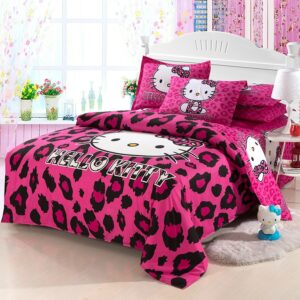 Parure de lit Hello Kitty fushia, bonne qualité et très confortable sur un lit dans une maison