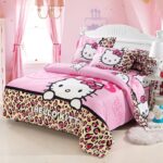 Parure de lit Hello Kitty rose panthère, bonne qualité et à la mode sur un mur dans une maison