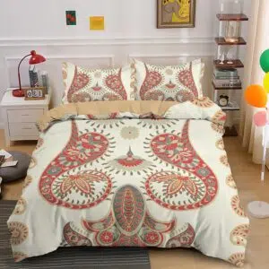 Parure de lit bohème beige. Bonne qualité, confortable et à la mode sur un lit dans une maison