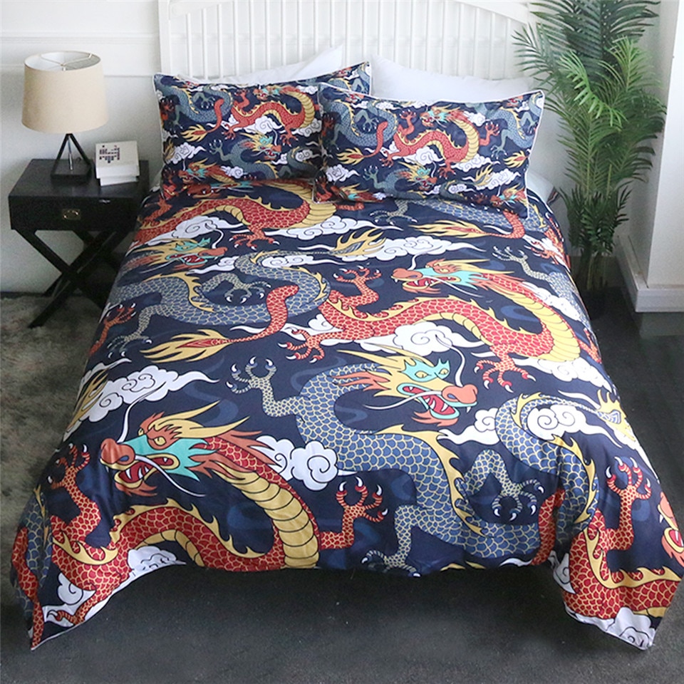 Parure de lit bleu imprimé dragons. Bonne qualité, confortable et à la mode sur un lit dans une maison