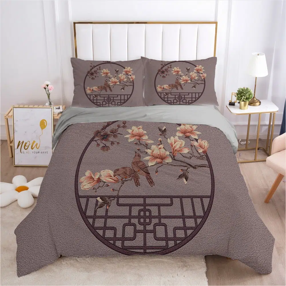 Parure de lit style asiatique marron. Bonne qualité, confortable et à la mode sur un lit dans une maison