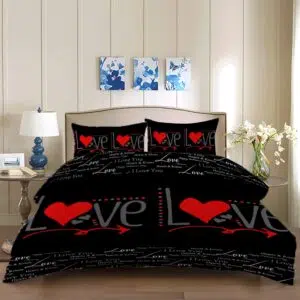 Parure de lit noir et rouge love. Bonne qualité, confortable et à la mode sur un lit dans une maison