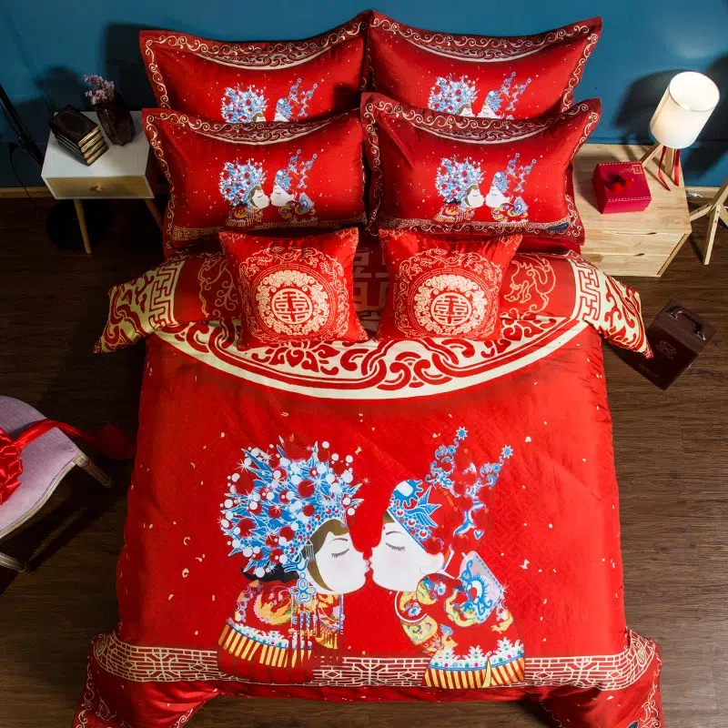 Parure de lit amour chinois. Bonne qualité, confortable et à la mode sur un lit dans une maison