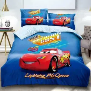 Parure de lit flash McQueen Original. Bonne qualité, confortable et à la mode sur un lit dans une maison