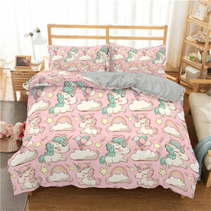 Parure de lit licorne rose. Bonne qualité, confortable et à la mode sur un lit dans une maison