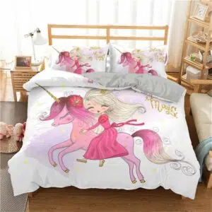 Parure de lit princesse et licorne. Bonne qualité, confortable et à la mode sur un lit dans une maison
