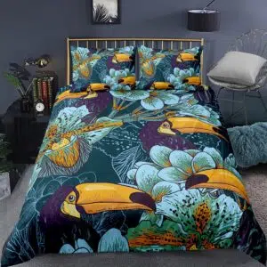 Parure de lit tropicale toucan. Bonne qualité, confortable et à la mode sur un lit dans une maison
