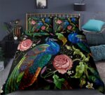 Parure de lit paon voluptueux. Bonne qualité, confortable et à la mode sur un lit dans une maison
