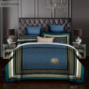 Parure de lit bleu marine royal très classe. Bonne qualité, confortable et à la mode sur un lit dans une maison