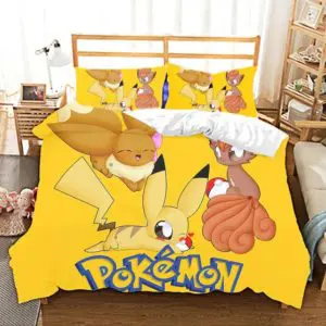 Parure de lit jaune avec imprimé Pokémons. Bonne qualité, confortable et à la mode sur un lit dans une maison