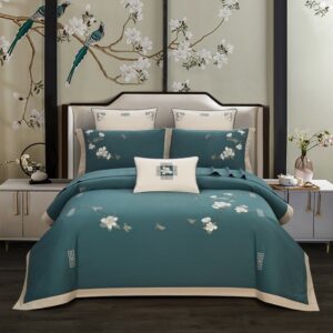 Parure de lit vert foncé style asiatique. Bonne qualité, confortable et à la mode sur un lit dans une maison