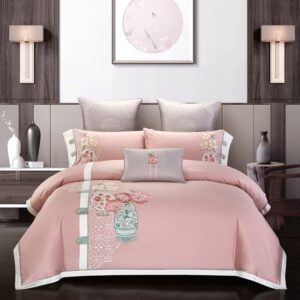 Parure de lit style asiatique rose motif fleurs. Bonne qualité, confortable et à la mode sur un lit dans une maison