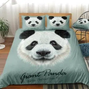 Parure de lit Grand Panda. Bonne qualité, confortable et à la mode sur un lit dans une maison