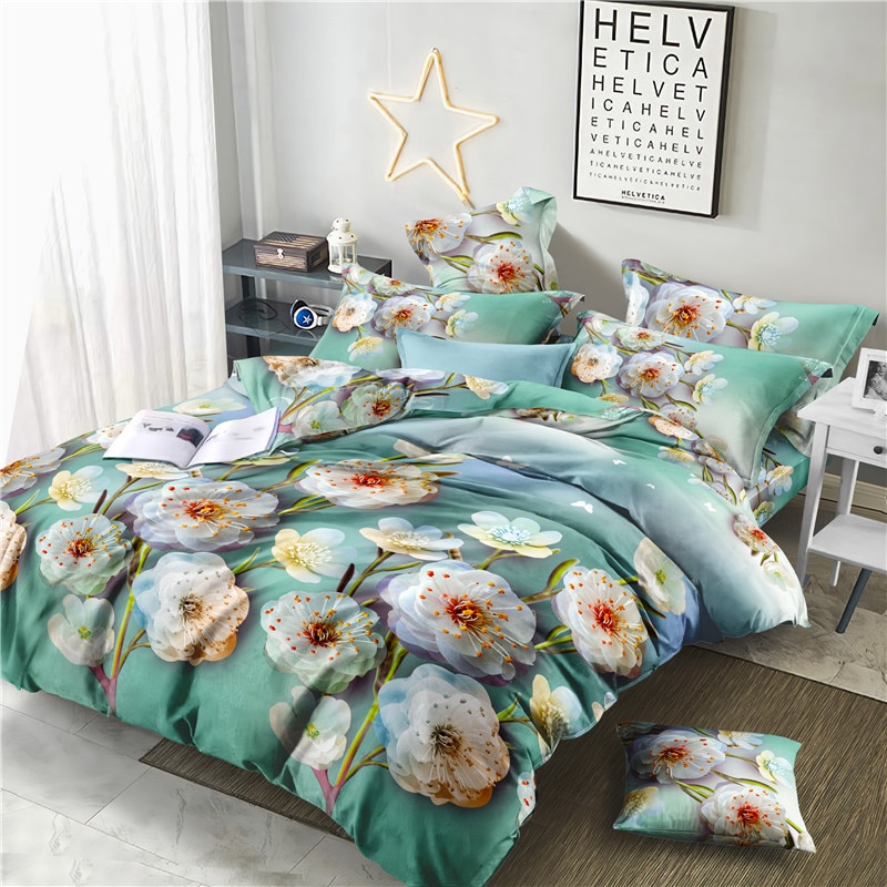 Parure de lit florale romantique. Bonne qualité, confortable et à la mode sur un lit dans une maison