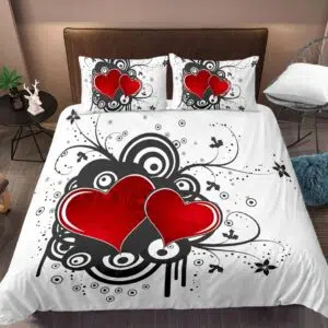 Parure de lit blanche motif note de musique et cœur. Bonne qualité, confortable et à la mode sur un lit dans une maison