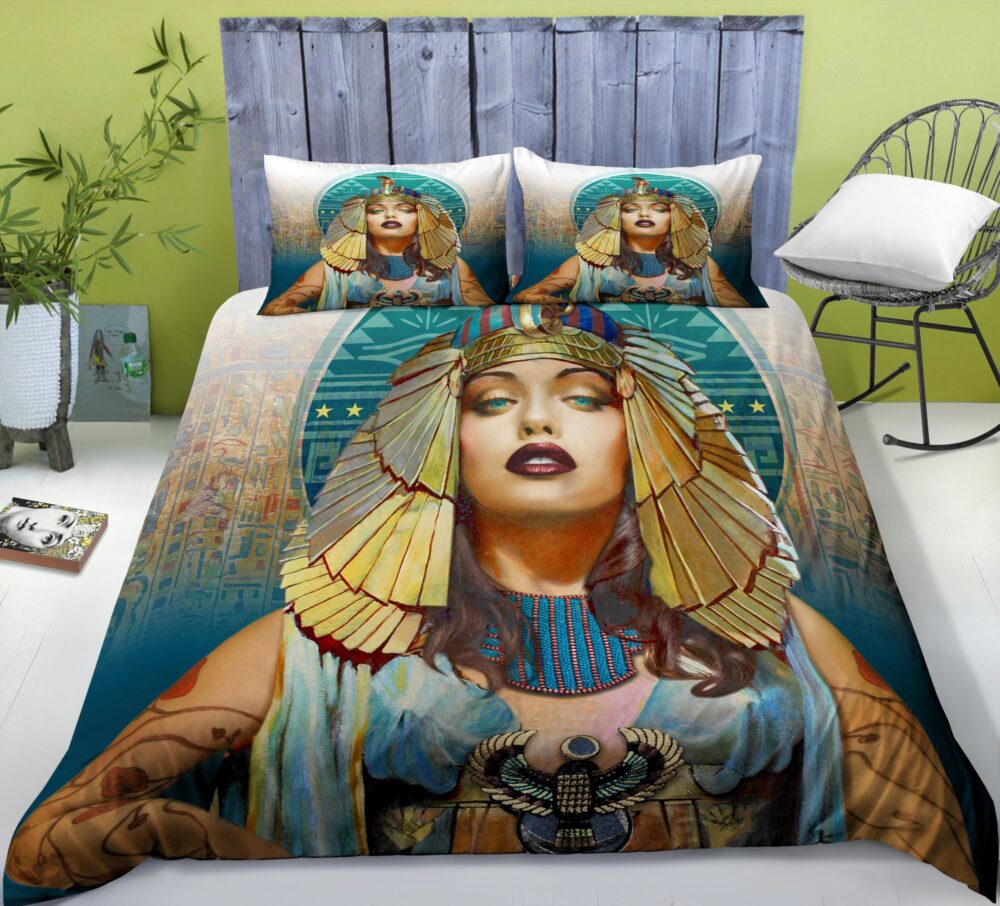 Parure de lit de femme égyptienne. Bonne qualité, confortable et à la mode sur un lit dans une maison