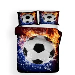 Parure de lit ballon de football enflammé. Bonne qualité, confortable et à la mode sur un lit dans une maison