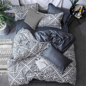 Parure de lit noir et blanc motifs géométriques. Bonne qualité, confortable et à la mode sur un lit dans une maison