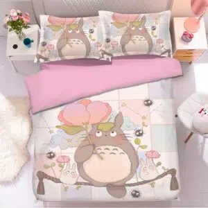 Parure de lit Totoro girly. Bonne qualité, confortable et à la mode sur un lit dans une maison