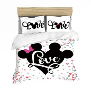 Parure de lit Mickey et Minnie Love. Bonne qualité, confortable et à la mode sur un lit dans une maison