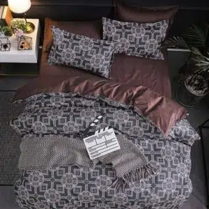 Parure de lit grise carreaux géométrique stylé. Bonne qualité, confortable et à la mode sur un lit dans une maison