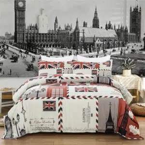 Parure de lit blanche style timbre London. Bonne qualité, confortable et à la mode sur un lit dans une maison