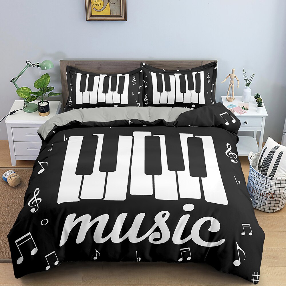 Parure de lit noir motif piano. Bonne qualité, confortable et à la mode sur un lit dans une maison