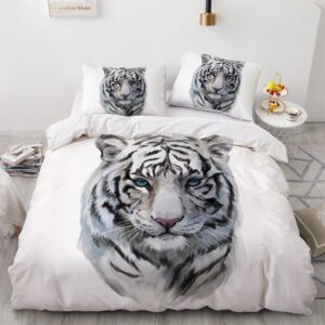 Parure de lit blanche tête de tigre. Bonne qualité, confortable et à la mode sur un lit dans une maison