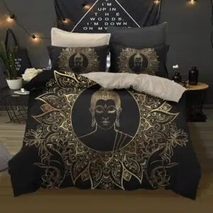 Parure de lit bouddha roi noir et or, bonne qualité et à la mode sur un lit dans une maison
