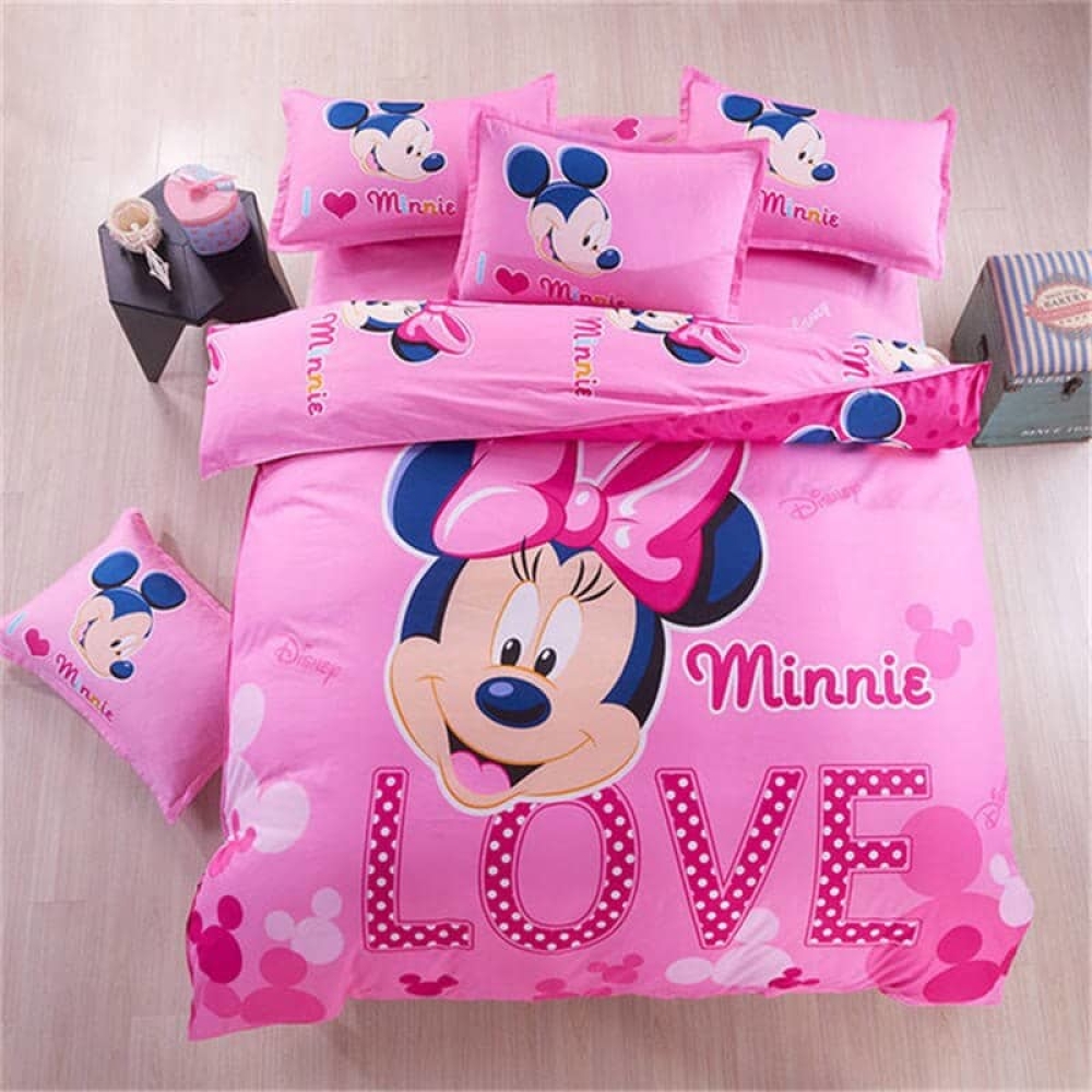 Ensemble complet de lit rose Minnie. Bonne qualité, confortable et à la mode sur un lit dans une maison