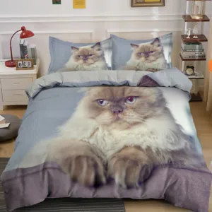 Parure de lit chat persan siamois. Bonne qualité, confortable et à la mode sur un lit dans une maison