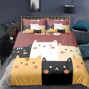 Housse de couette imprimée chats. Bonne qualité, confortable et à la mode sur un lit dans une maison
