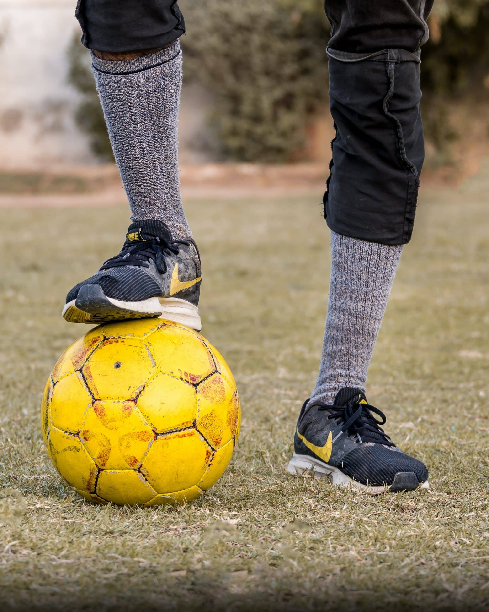 Parure de lit avec un ballon de foot pexels kafeel ahmed 4785486 scaled