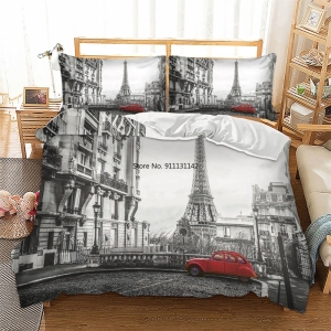 Parure de lit Paris romantique. Bonne qualité, confortable et à la mode sur un lit dans une maison