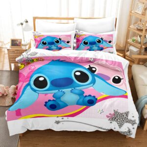 Parure de lit Disney Stitch. Bonne qualité, confortable et à la mode sur un lit dans une maison